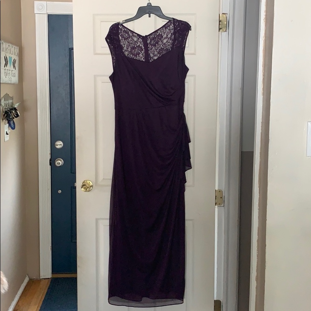 Scarlett Plum Long Formal Dress - Size 16 (Wedding, Gala, Black Tie)